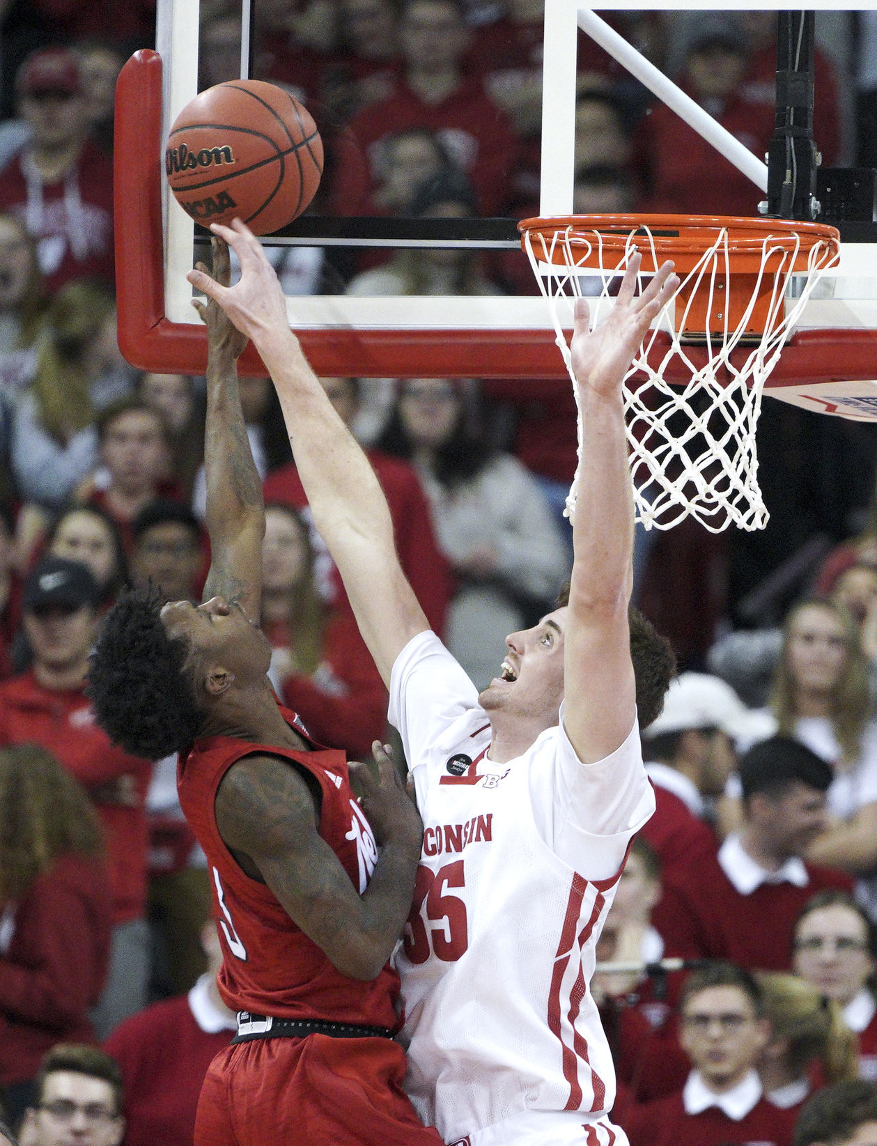 Badgers 82, Cornhuskers 68